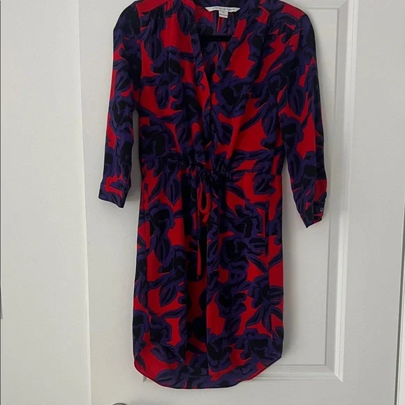 Diane Von Furstenberg Red and Purple Floral Silk Dress. Size 0. Fits s or xs - Picture 2 of 9